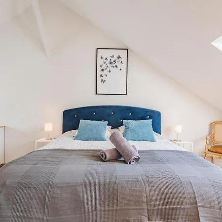 La Champagne Apartment *